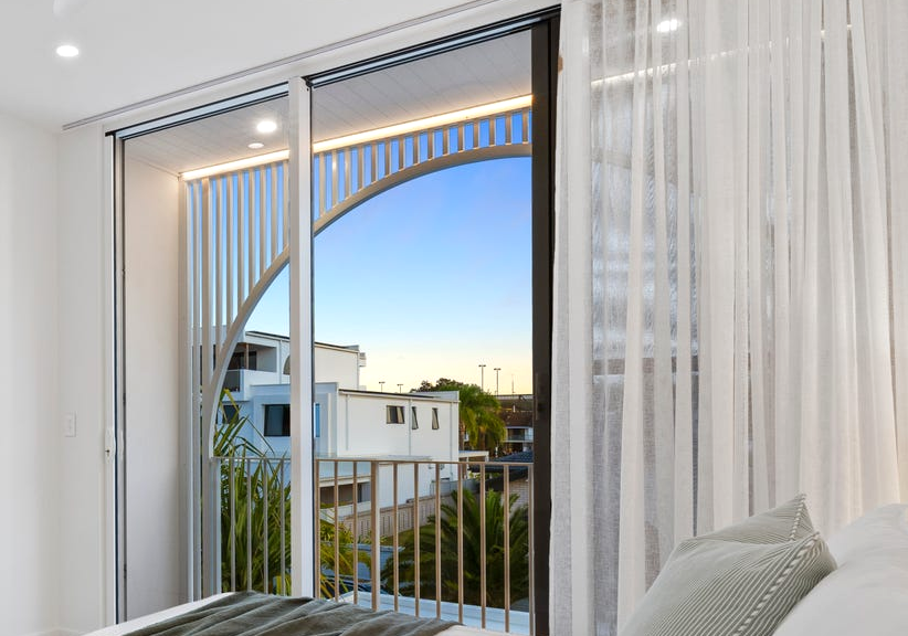 Acrux Arched Screens