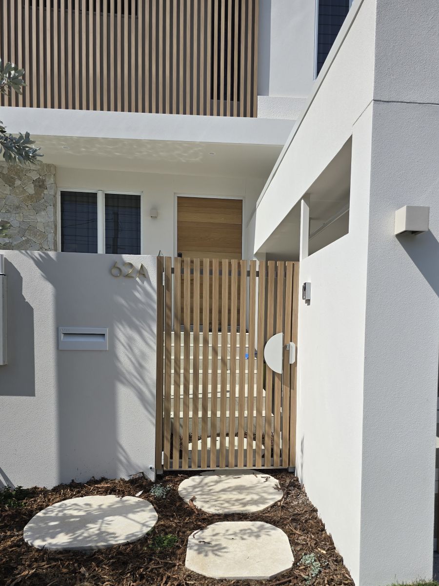 Modern Entry Batten Aluminium Gates